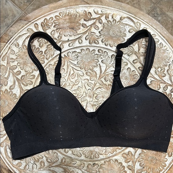Bali Women's Bra 38B Black NWOT Stretchy Soft Cup No Wire Adjustable Straps - Picture 1 of 6